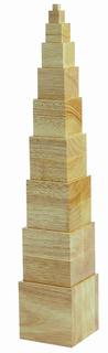 Dřevěná věž s 10 kostkami