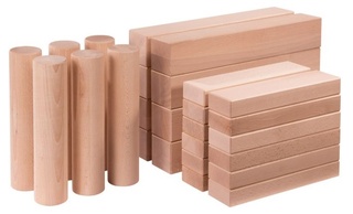 Sada dřevěných materiálů na stavění pro děti