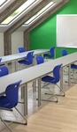 Variabilní třída - dlouhé rozpoložení s modrými židlemi